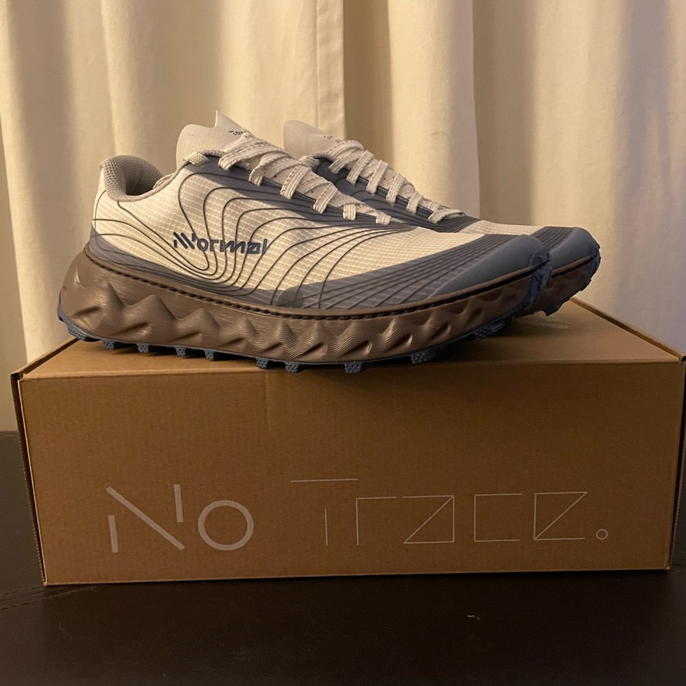 NNormal Tomir 2.0 | Unisex M8.5 W9.5 | Only run in for 4 mi.